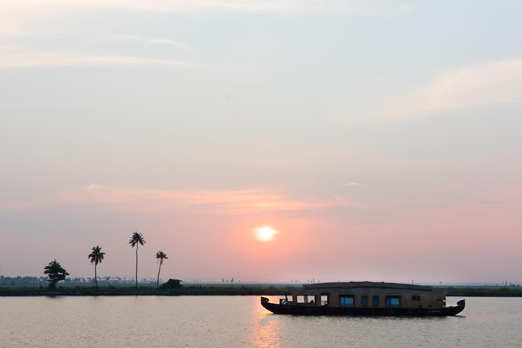 Xandari Riverscapes Alappuzha Exterior photo
