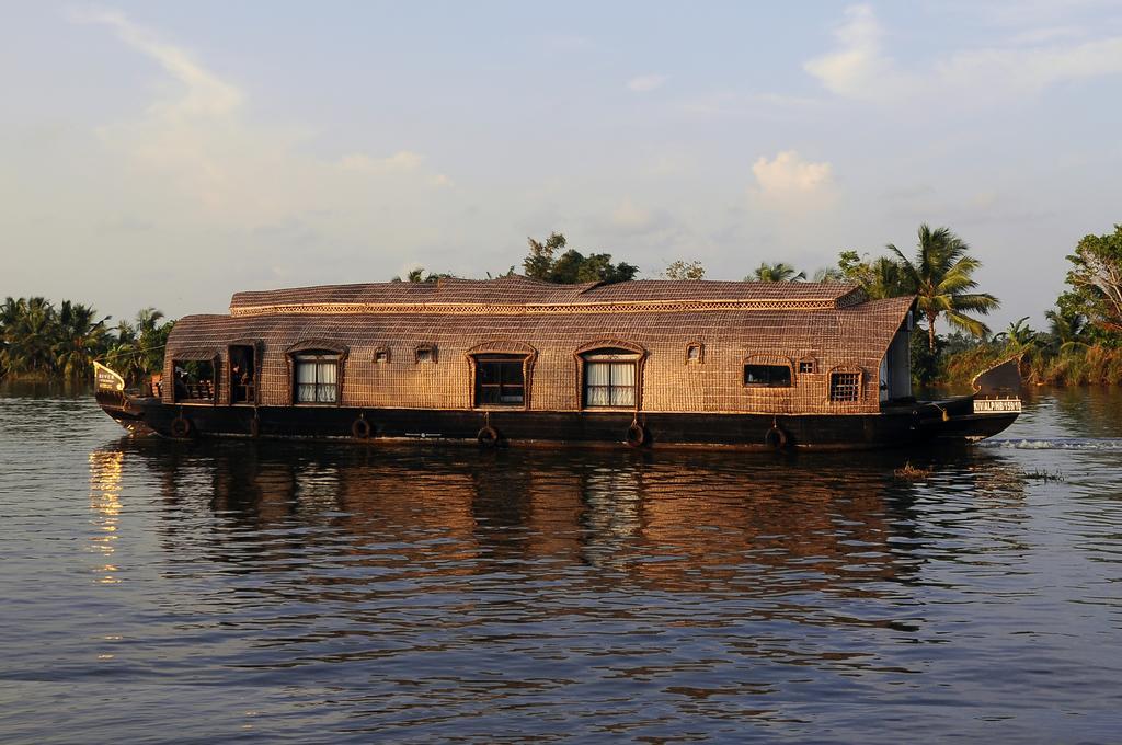 Xandari Riverscapes Alappuzha Exterior photo