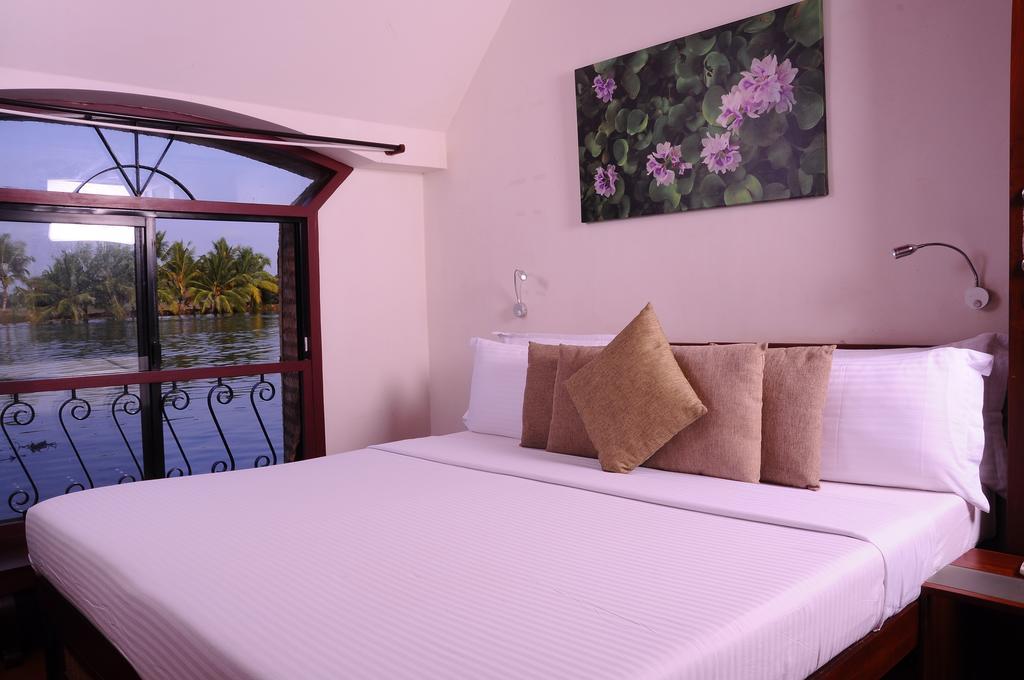 Xandari Riverscapes Alappuzha Room photo